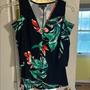 BOLD ELEMENTS Floral Cold Shoulder Top vibrant and joyful size small